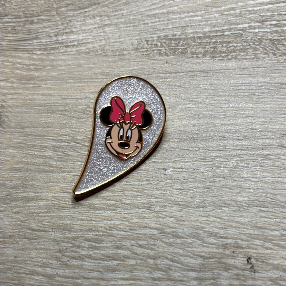 Disney Minnie Mouse trading pin